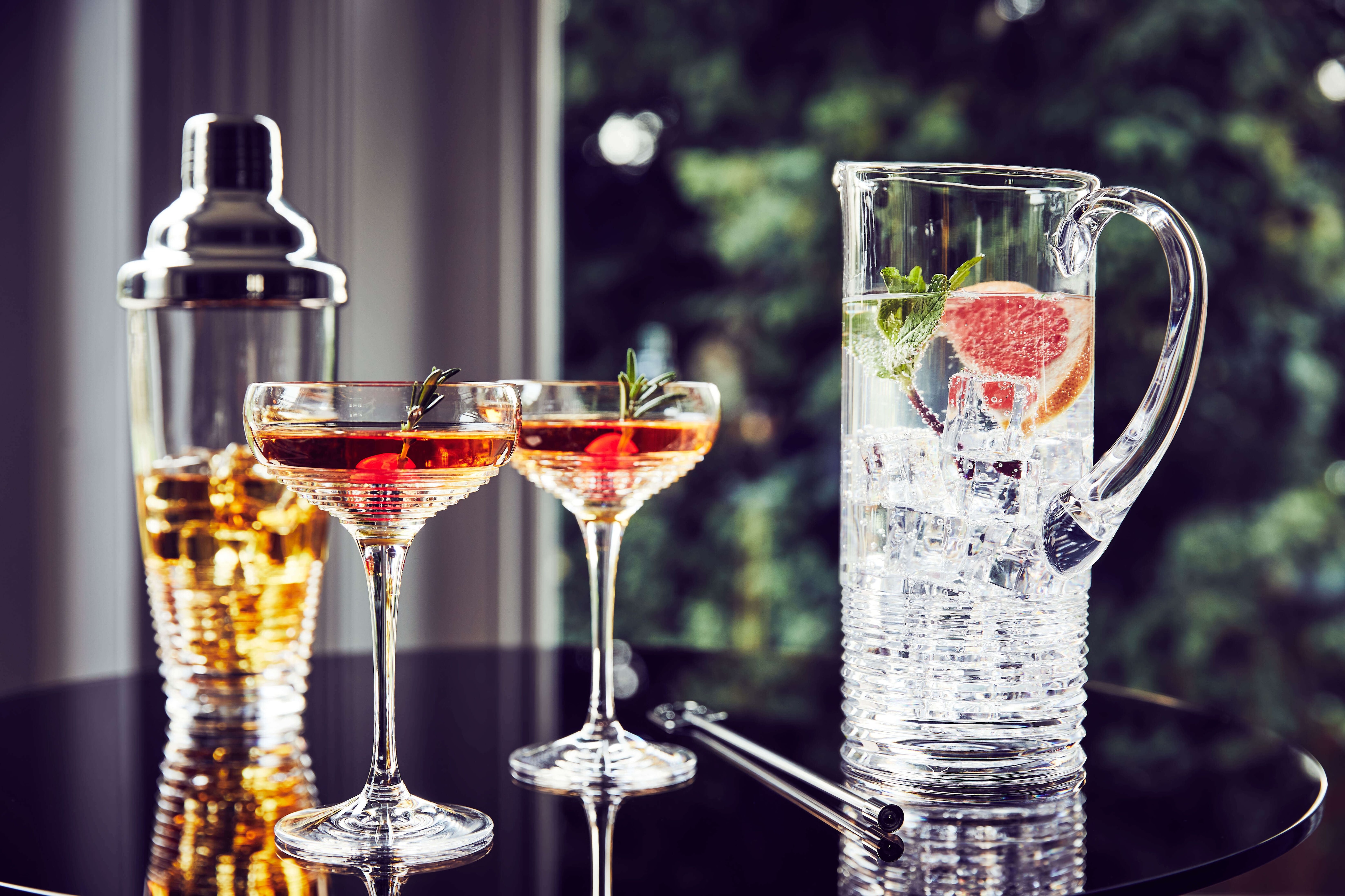 https://www.waterford.com/-/media/waterford/images/editorials/inspiration/champagne-glass-guide/waterford_mixology_lifestyle_2021_01.jpg